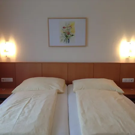Frühstückspension Leonsteinerhof 3*